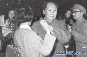 王光好意思被武斗后，毛泽东满面怒容：他们王人说拥护我，可他们根柢不听我的话